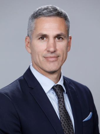 Андрей Гюров представи служебния кабинет на Йотова