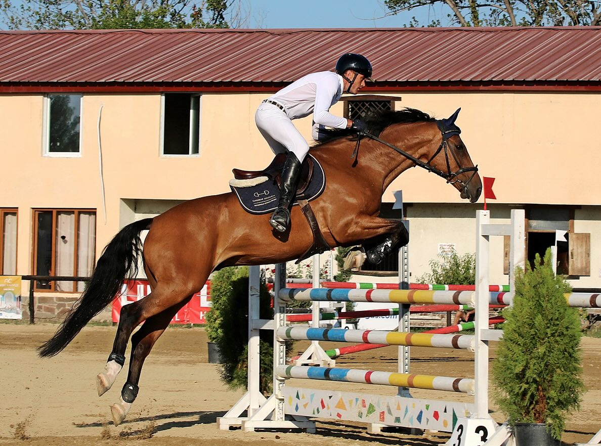 Елитни коне и професионални конни състезатели се включват в тържествата за Тодоровден в Бургас