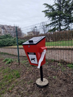 Монтирани са 80 нови кошчета за кучешки отпадъци и са подмени 350 алейни кошчета