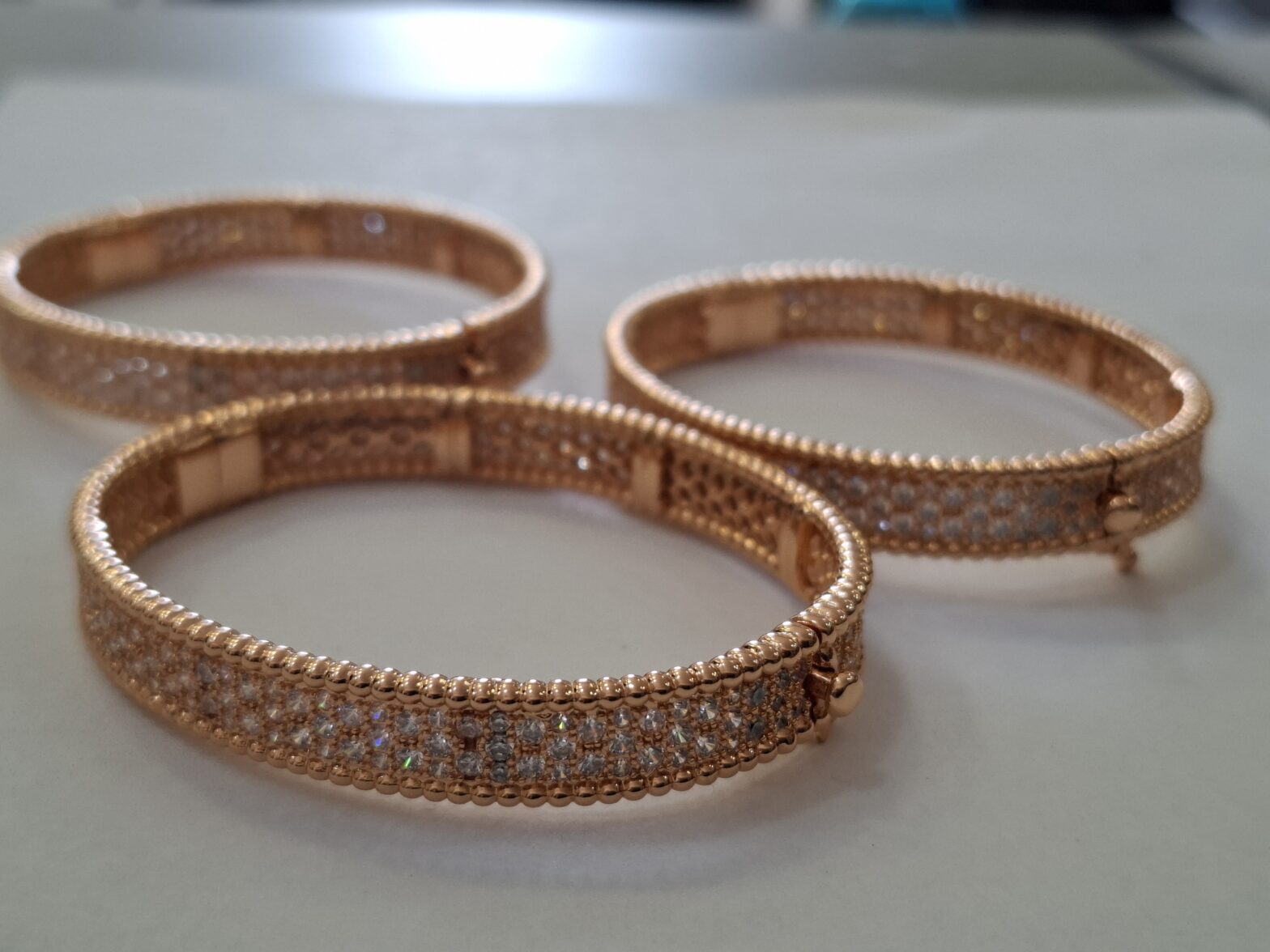 Над 1200 „маркови“ бижутерийни изделия задържаха митническите служители на ТД Митница София