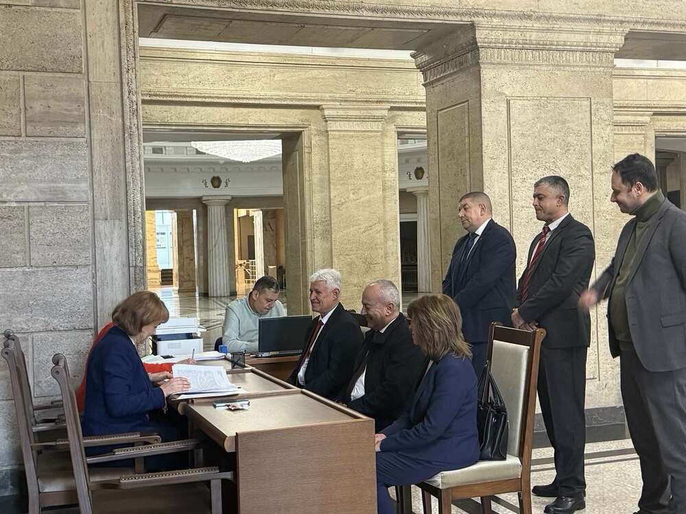 Днес регистрирахме „Прогресивна България“ в ЦИК ,съобщи Румен Радев