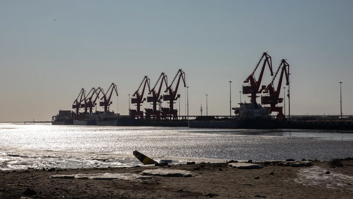 Цените на петрола надхвърлиха 100 долара