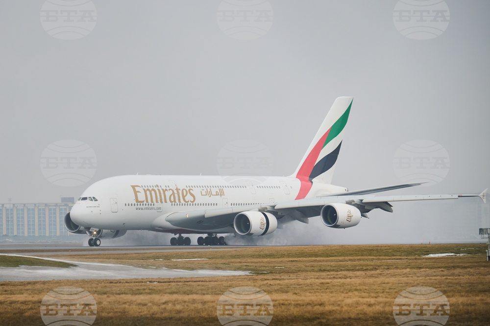 Международното летище в Дубай възобнови някои полети след временното им спиране заради атака с дрон