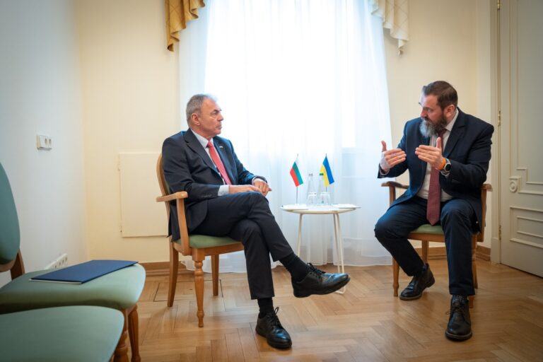 МИНИСТЪР ИГНАТОВ ПОДПИСА СПОРАЗУМЕНИЕ ЗА БОЛГРАДСКАТА ГИМНАЗИЯ