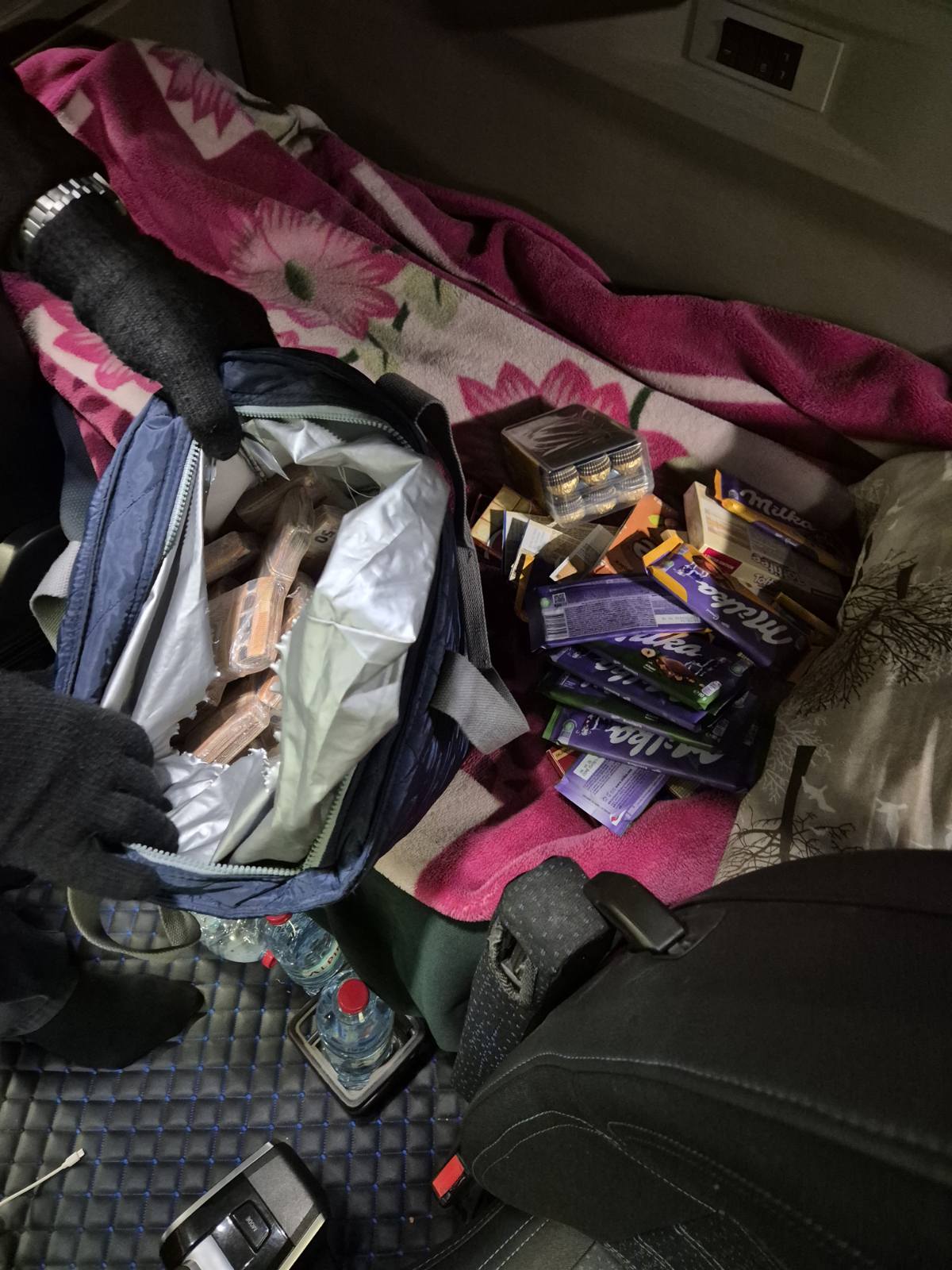 Недекларирани 220 000 евро, в чанта с шоколадови изделия, задържаха митнически служители на МП Капитан Андреево