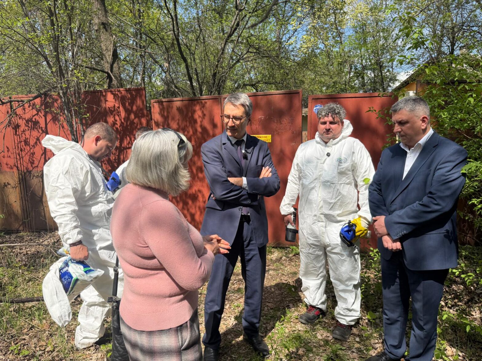 Министър Трайков разпореди да се премахнат радиоактивни отпадъци от терен в кв. „Малинова долина“