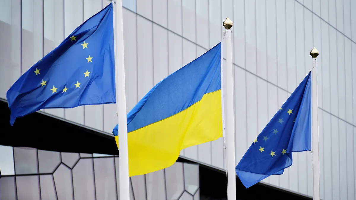 ЕС разшири санкциите срещу Русия с близо 1600 нови лица и организации